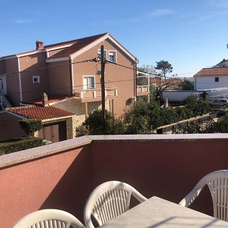 Apartment Milka Vir Exterior photo