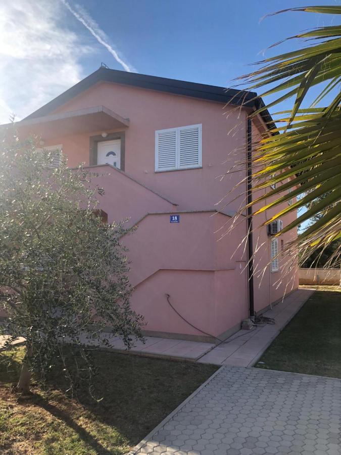 Apartment Milka Vir Exterior photo